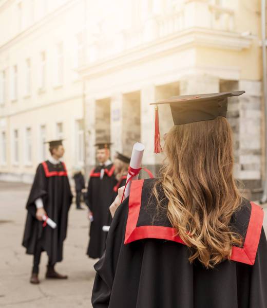 friends-celebrating-graduation