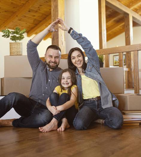 full-shot-smiley-parents-kid
